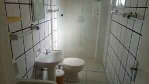 Banheiro Kitinet Laranja